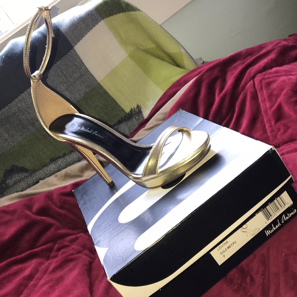 Good high heel with strap